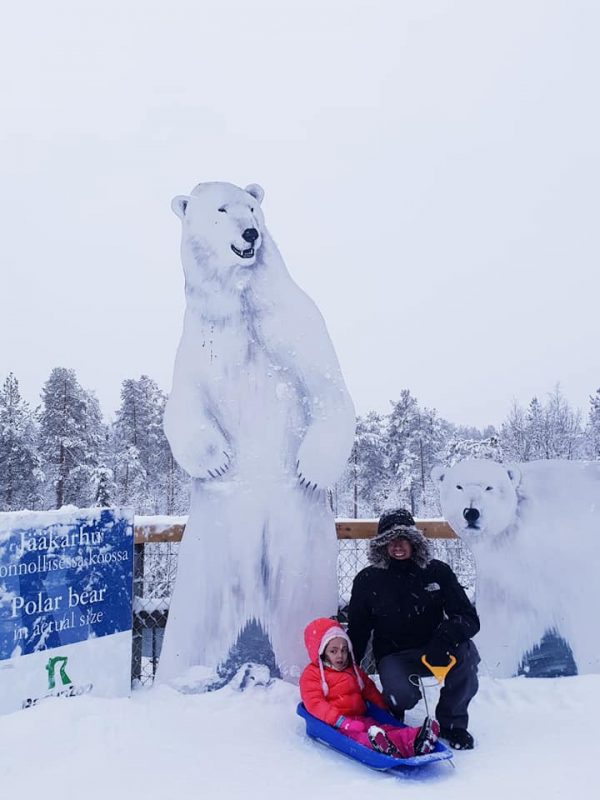 The actual size of polar bears and Lara The Explorer